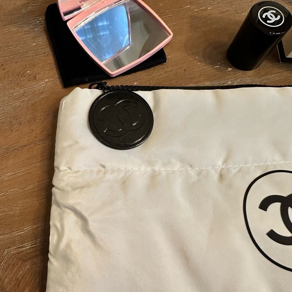 Chanel Beauty bundle (NEW) - Picture 4 of 10